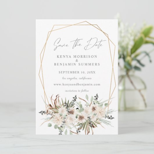 Boho Eucalyptus & Beigeフローラ日付写真を保存 招待状 (スタンド正面)