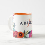 Boho Flowers – 名前&モノグラム ツートーンマグカップ<br><div class="desc">ホットピンク、オレンジ、コーラルレッド、ホワイトに手描きのフラワーアレンジメントをプリントしたホワイトマグカップ。モノグラムと名前を追加する。</div>
