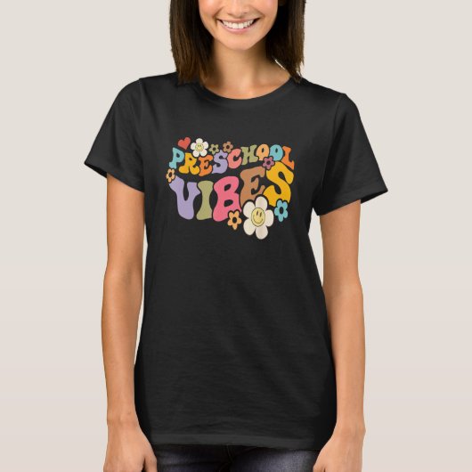 Boho Groovy Back to School Preschool Vibes Teacher Tシャツ (正面)