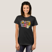 Boho Groovy Back to School Preschool Vibes Teacher Tシャツ (正面フル)