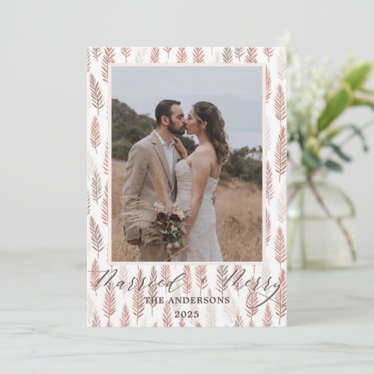 Boho Merry and Married Script Wedding Christmas サンキューカード (スタンド正面)