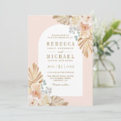 Boho Palm Dustyフローラ自然アーチQRコード結婚ズ 招待状 (スタンド正面)