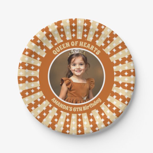 Boho Queen Ofハート誕生日パーティー写真 ペーパープレート (正面)