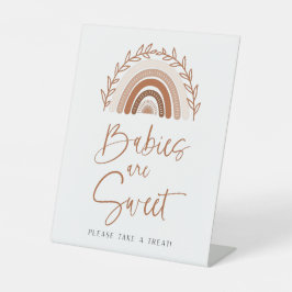 Boho Rainbowベビーは甘い赤ちゃんシャワーのサイン 台座サイン