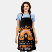 Boho Rainbow NICU Nurse Cutest Pumpkins The Patch エプロン (着用した状態)