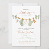 Boho Sage Green Clothesline Baby Shower 招待状 (正面)
