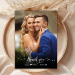 Boho Scriptモダン写真の結婚サンキューカード サンキューカード<br><div class="desc">Boho Chic モダン Writhic Scriptの結婚2枚の写真サンキューカード。手スタイリッシュ結婚感謝していのレタリングタイポグラフィスクリプトで文字「ありがとう」と正面にフル垂直の写真を特集したsのテンプレートは、写真上の白いオーバーレイで尾のフォントをスワップしますお洒落。新郎新婦の名前の間の小さな可愛い愛のハートモチーフ。2枚の写真が入った両面カード。簡単にあなたの名前とメッセージ感謝していをパーソナライズする。ノートもしを手書きしたい場合は、サンプル文字を削除して宇宙を増やす。おもしし救済まは合わせ品連絡が欲しい！</div>