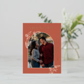 Boho Terracottaアーチ写真フローラ保存日付 箔シーズンポストカード (立ち正面)