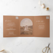 Boho terracotta arch photo QR code wedding 三つ折り招待状 (内部)