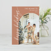 Boho Terracotta Happy Holidays Photo シーズンカード (スタンド正面)