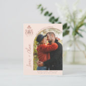 Boho Wildflowerモダン Arch Photo Save The Date ポストカード (スタンド正面)