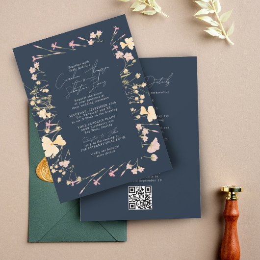 Boho WildflowersフレームNavy RSVP QRコード結婚s 招待状