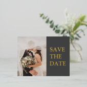 BOLD | エレガント & モダン ゴールド フォト セーブ ザ デート 箔招待状ポストカード (立ち正面)