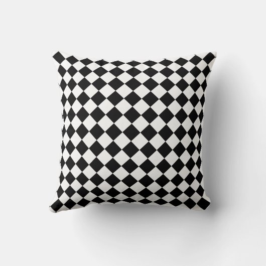 Bold Black and White Chevron Pattern Classic クッション (裏面)