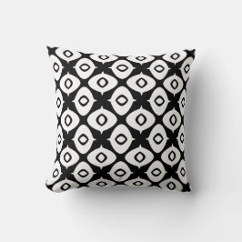 Bold Black and White Symmetrical Arabesque Pattern クッション