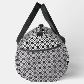 Bold Black and White Symmetrical Arabesque Pattern ダッフルバッグ (右)