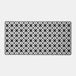 Bold Black and White Symmetrical Arabesque Pattern デスクマット