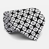Bold Black and White Symmetrical Arabesque Pattern ネクタイ (ロール)