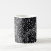 Bold Black and White Topographic Art 🖤 コーヒーマグカップ (中央)