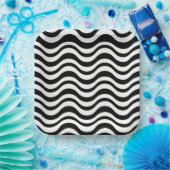 Bold Black and White Wavy Abstract ペーパープレート (パーティー)