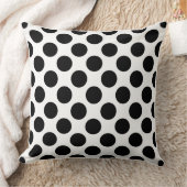Bold Black Polka Dot Modern Accent Pillow クッション (ブランケット)