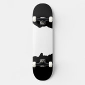 Bold Black with Classic White Unique Stylish スケートボード (正面)