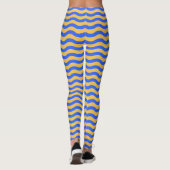 Bold Blue and Gold Wavy Stripes Pattern Leggings レギンス (裏面)