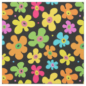 Bold Bright Flowers Pattern on Black ファブリック (クローズアップ)