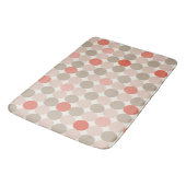 Bold Circle Pattern Bath Mat in Red Pink Mocha バスマット (アングル)