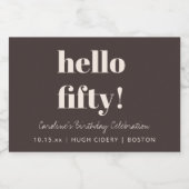 Bold Earthy Brown Modern 50th Birthday Custom Mini スパークリングワインラベル (シングルラベル)