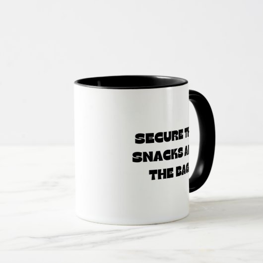 Bold Funny 'Secure The Snacks and The Bag' Mom マグカップ (正面右)