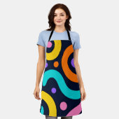 Bold Geometric Circles エプロン (着用した状態)