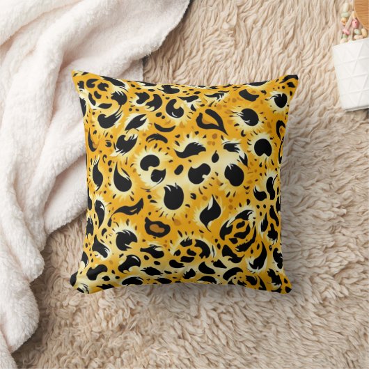 Bold Leopard Print Throw Pillow クッション (ブランケット)