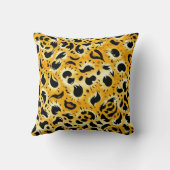 Bold Leopard Print Throw Pillow クッション (裏面)