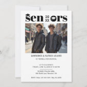 Bold Moderm Twins Sibling Seniors Grads Caps TMF26 招待状 (正面)