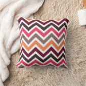“Bold Multi-Color Chevron Pattern** Throw Pillow クッション (ブランケット)
