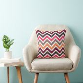 “Bold Multi-Color Chevron Pattern** Throw Pillow クッション (椅子)