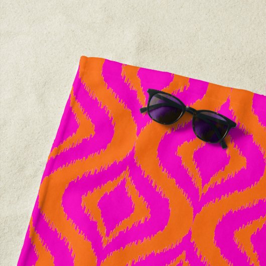 Bold Orange Hot Pink Summer Ikat Ogee Art Pattern ビーチタオル (インサイチュ)