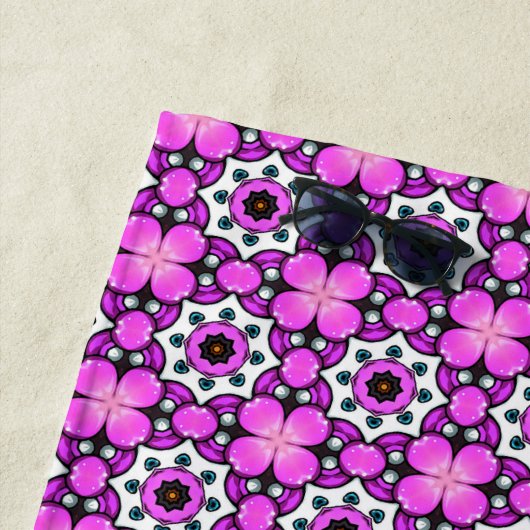 Bold pink and purple patterned Towel ビーチタオル (インサイチュ)