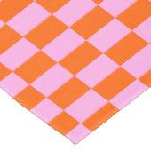 Bold Pink Orange Modern Geometric Check Pattern テーブルクロス (アングル)