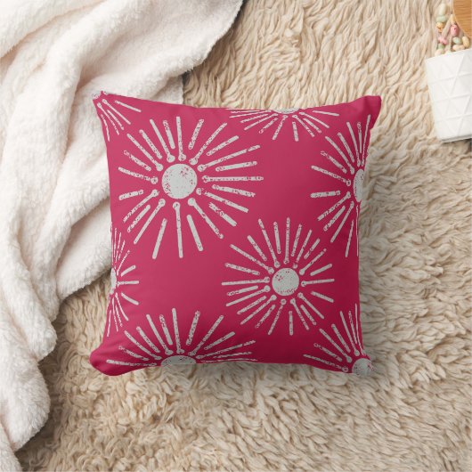 Bold Retro Sunburst Pattern in Deep Pink クッション (ブランケット)