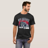 Bold Semi-Truck Graphic Design Artwork Tシャツ (正面フル)