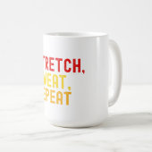 Bold Text "STRETCH, SWEAT, REPEAT." on White Backg コーヒーマグカップ (正面右)
