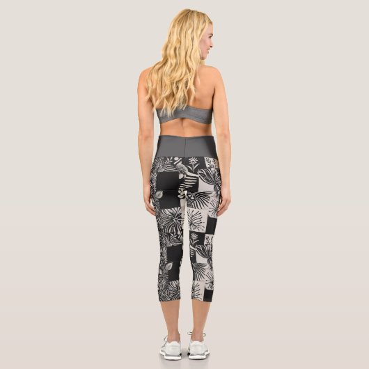Bold Tropical Monochrome Floral Pattern カプリレギンス (裏面)