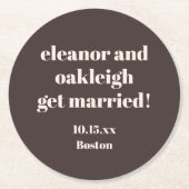 Bold Typography Brown Modern Wedding Custom ラウンドペーパーコースター (正面)