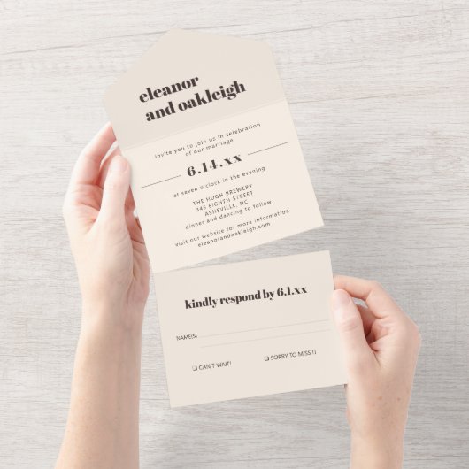 Bold Typography Cream Brown Modern Wedding オールインワン招待状 (貼ってはがせる)