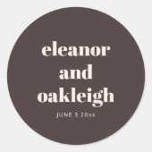 Bold Typography Warm Brown Modern Custom Wedding  ラウンドシール (正面)