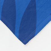 Bold Vermilion Red Florals with Elegant Leaves フリースブランケット (角)