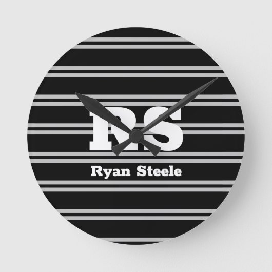 Bold White Monogram & Name, Lt Grey Lines on Black ラウンド壁時計 (正面)
