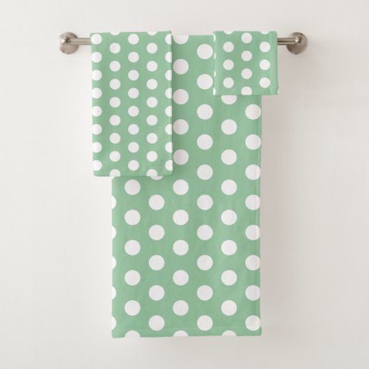 Bold White Polka Dots on Sage Green バスタオルセット (インサイチュ)